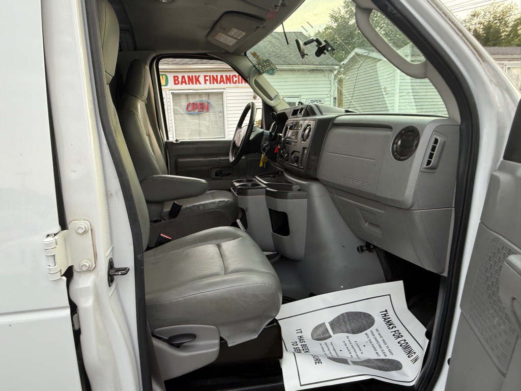 2013 Ford Econoline Image 16