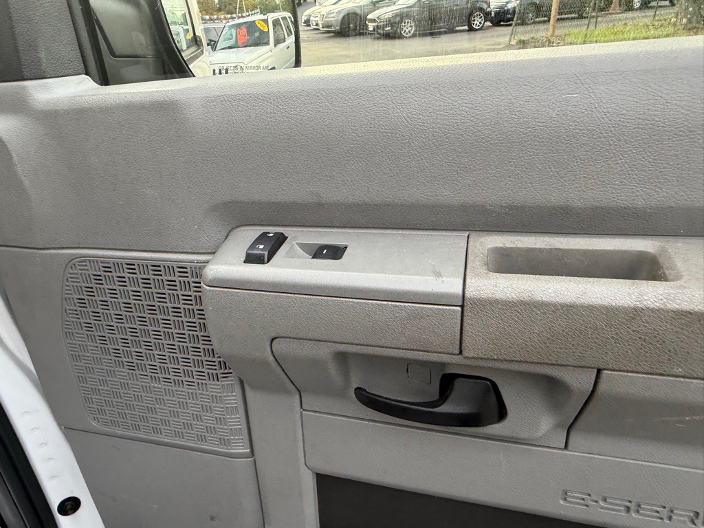 2013 Ford Econoline Image 18