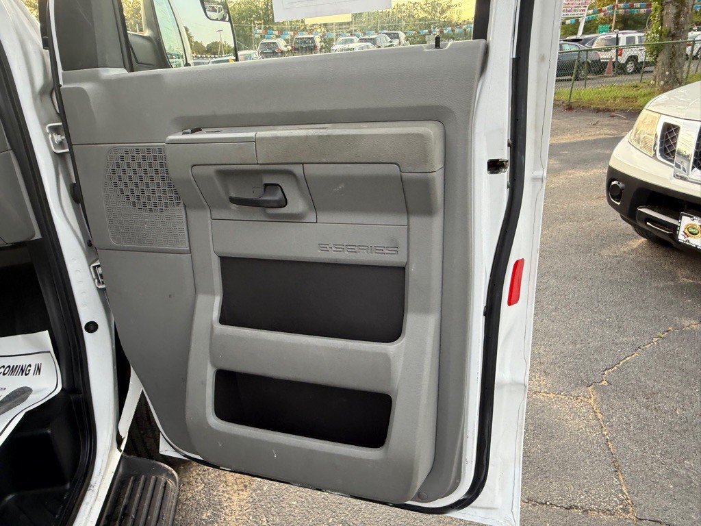 2013 Ford Econoline Image 19