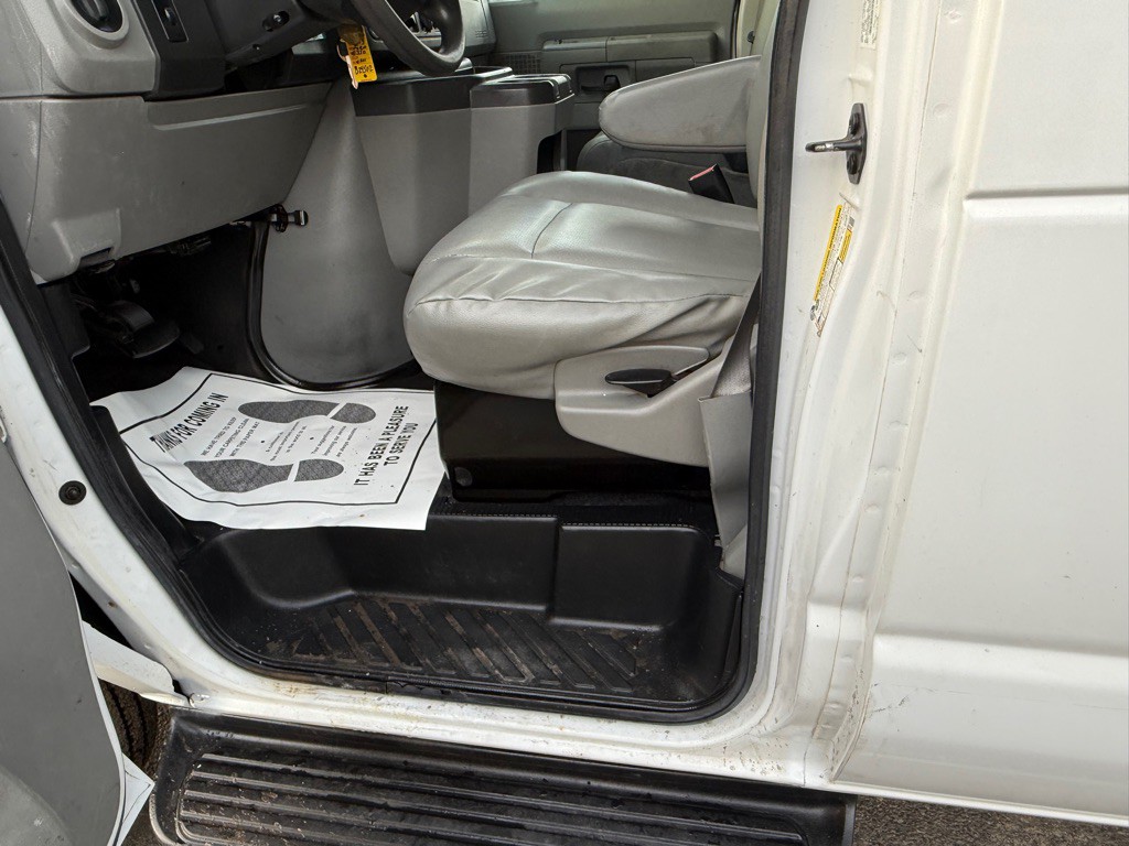 2013 Ford Econoline Image 20