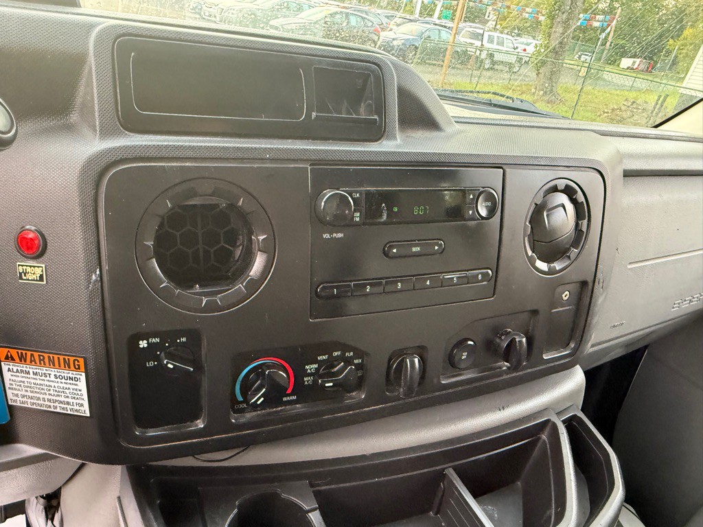 2013 Ford Econoline Image 22