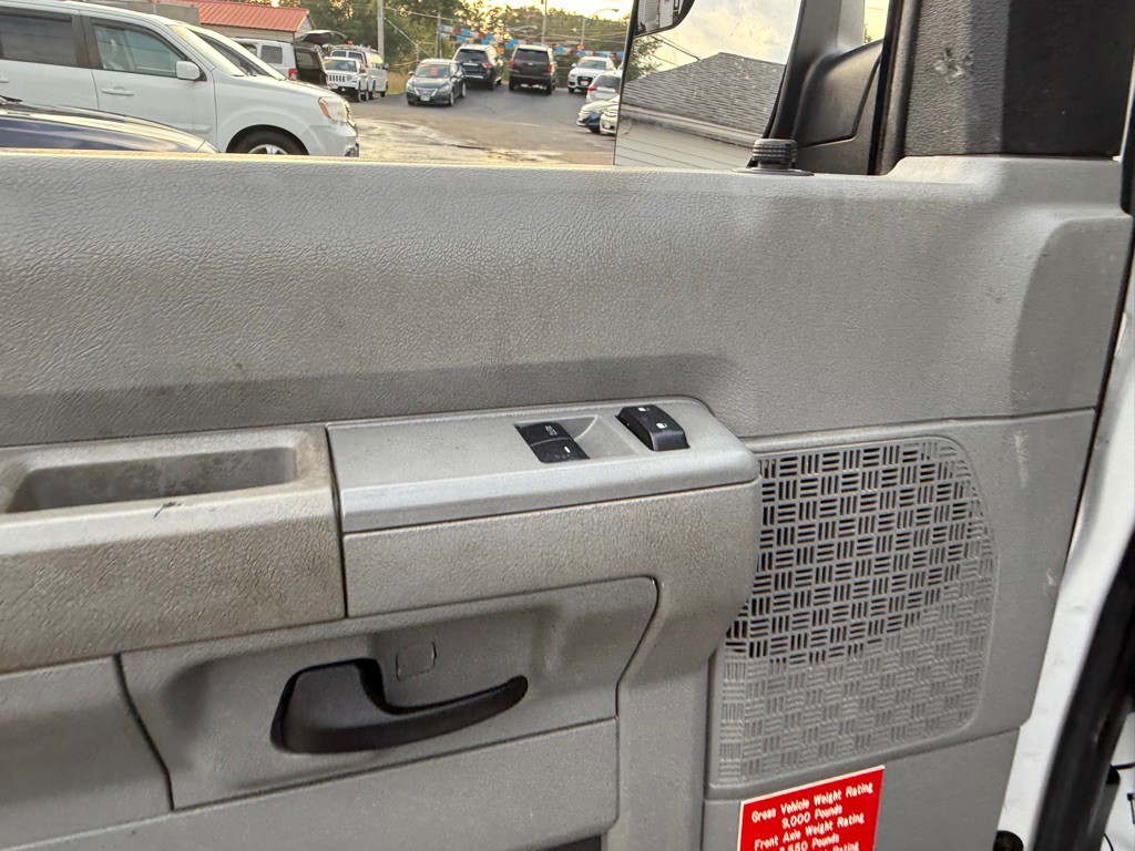 2013 Ford Econoline Image 23