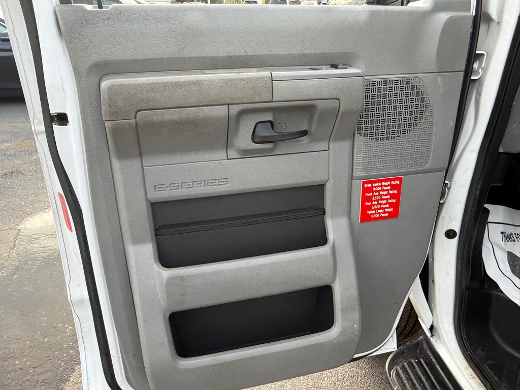 2013 Ford Econoline Image 24