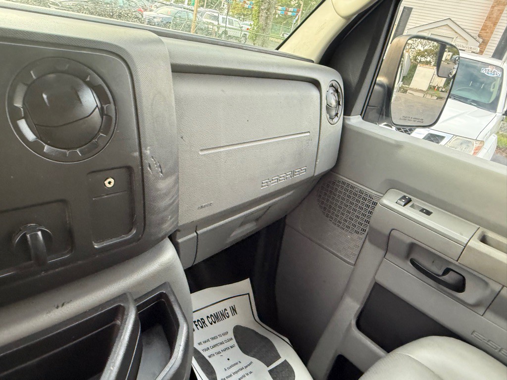 2013 Ford Econoline Image 26
