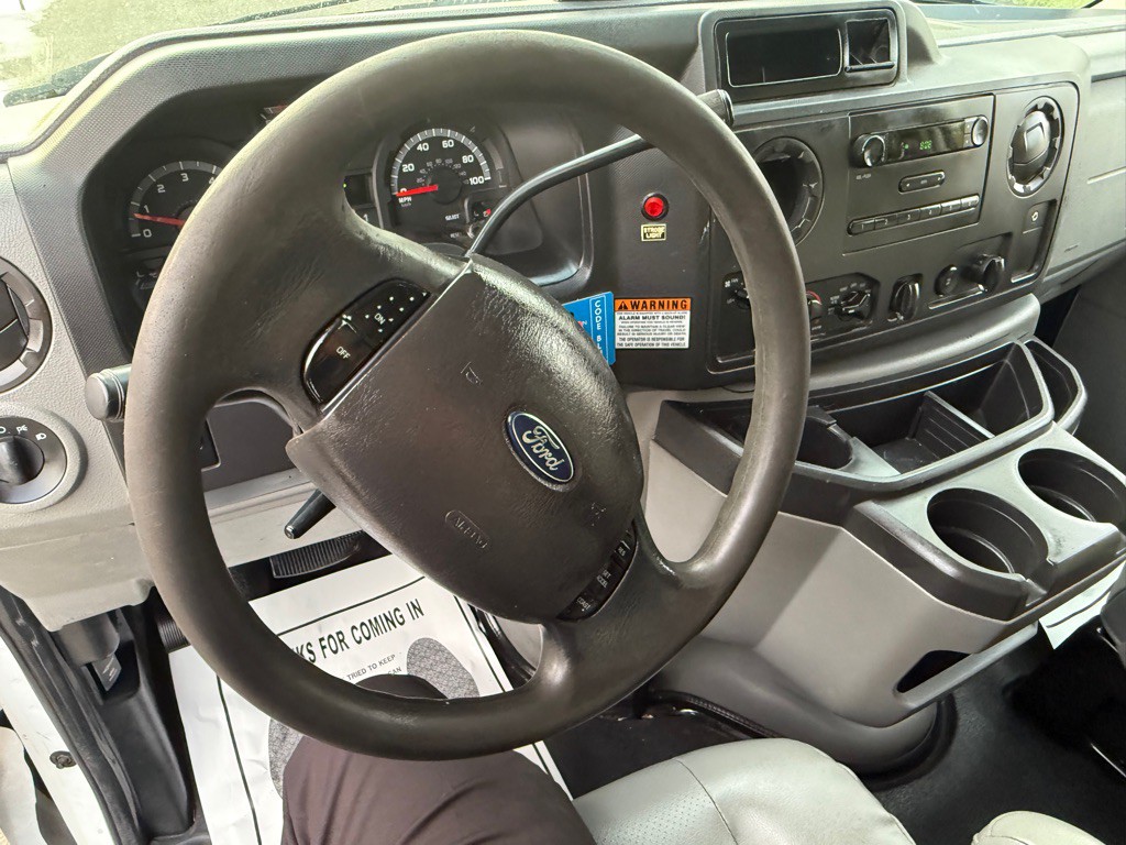2013 Ford Econoline Image 28