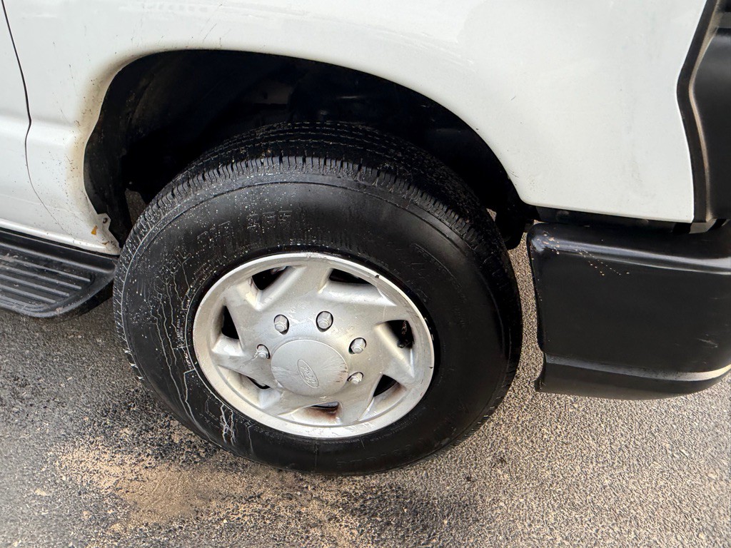 2013 Ford Econoline Image 29