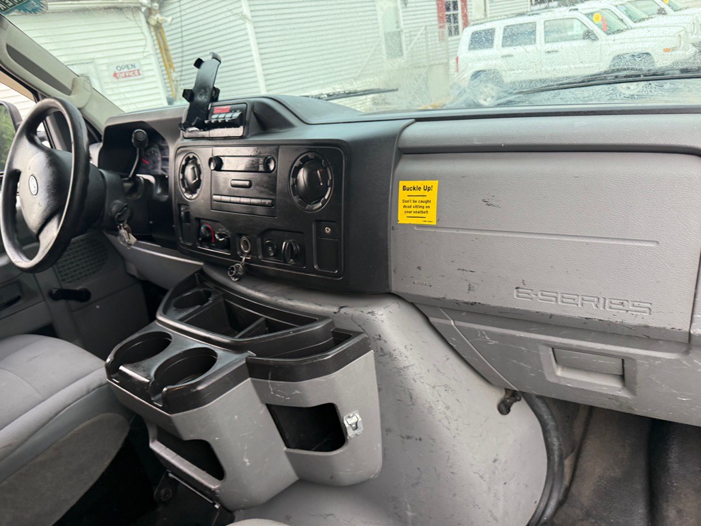 2013 Ford Econoline Image 19