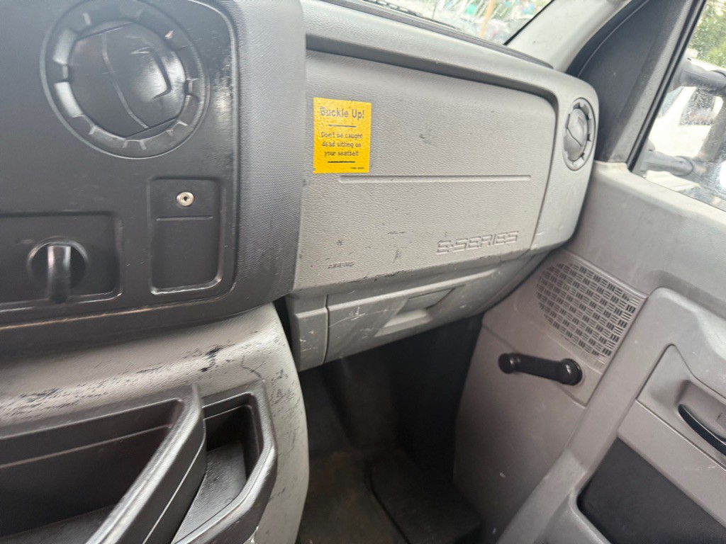2013 Ford Econoline Image 26