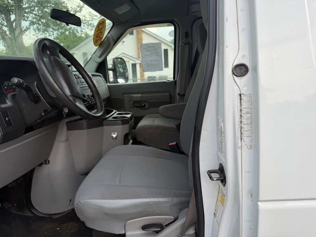 2013 Ford Econoline Image 28
