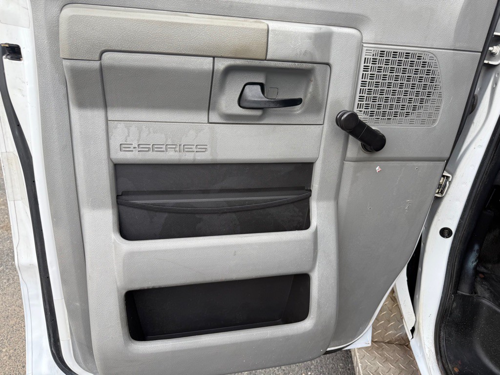 2013 Ford Econoline Image 30