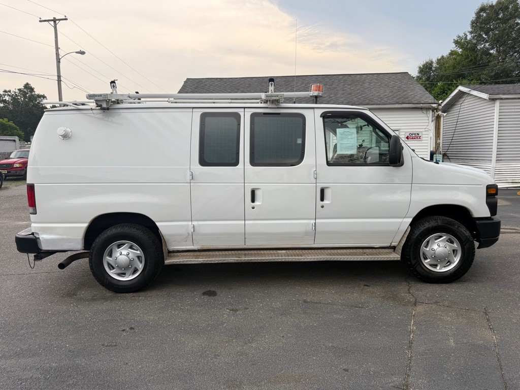 2013 Ford Econoline Image 38