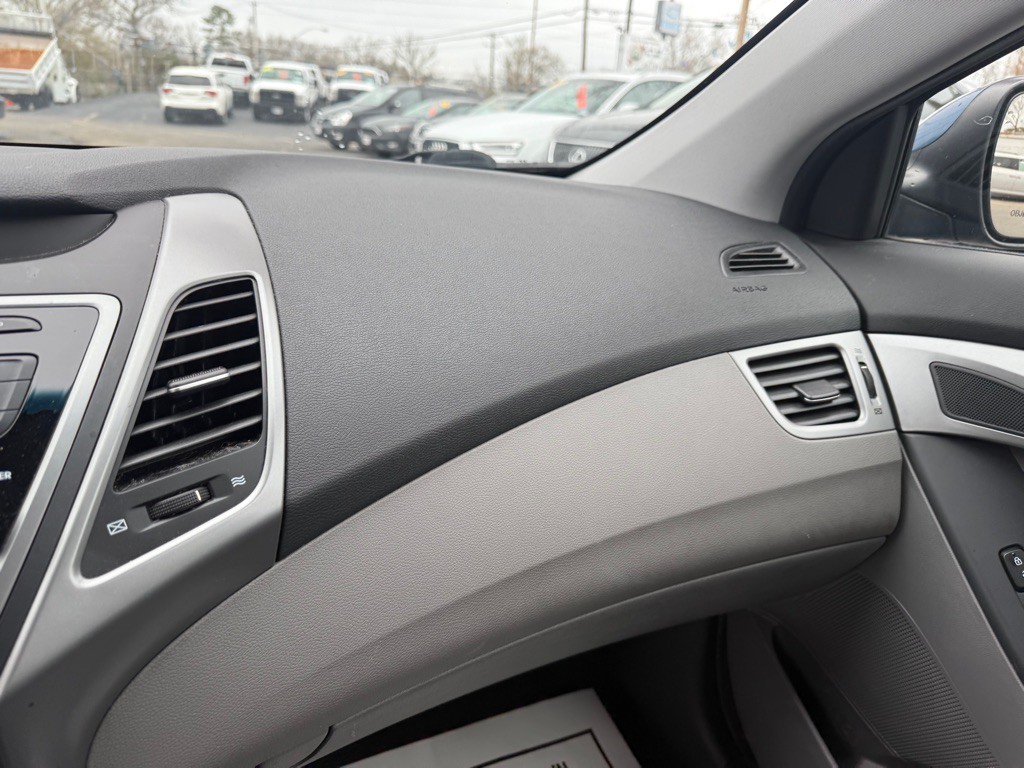 2014 Hyundai Elantra Image 23