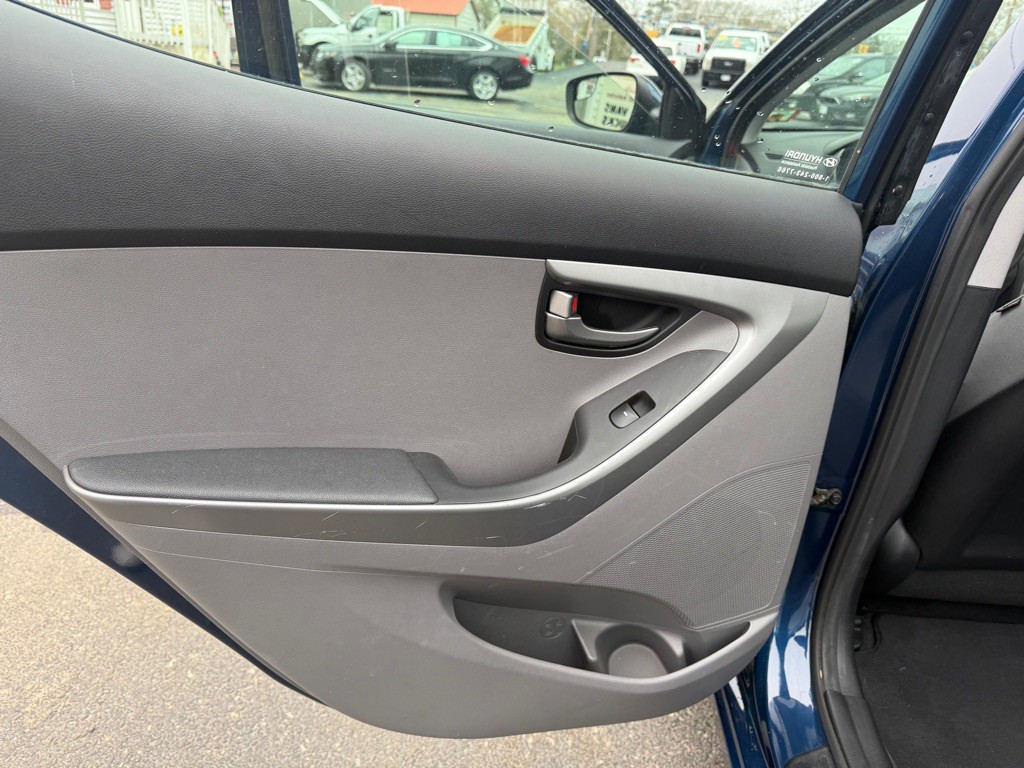2014 Hyundai Elantra Image 31