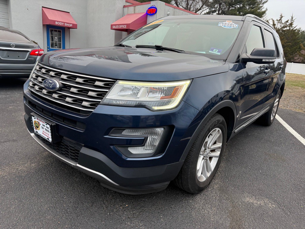2017 Ford Explorer Image 2
