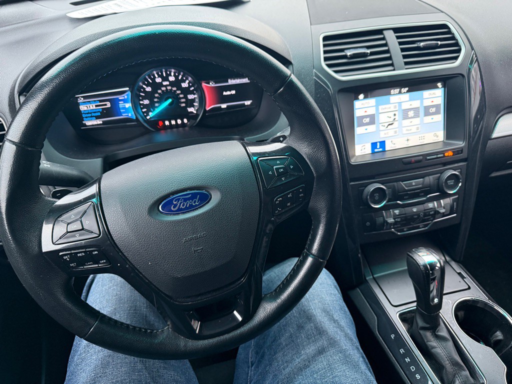 2017 Ford Explorer Image 10