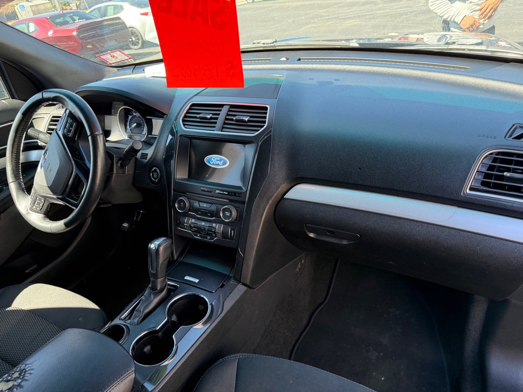2017 Ford Explorer Image 32