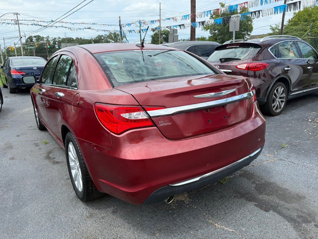 2014 Chrysler 200 Image 2