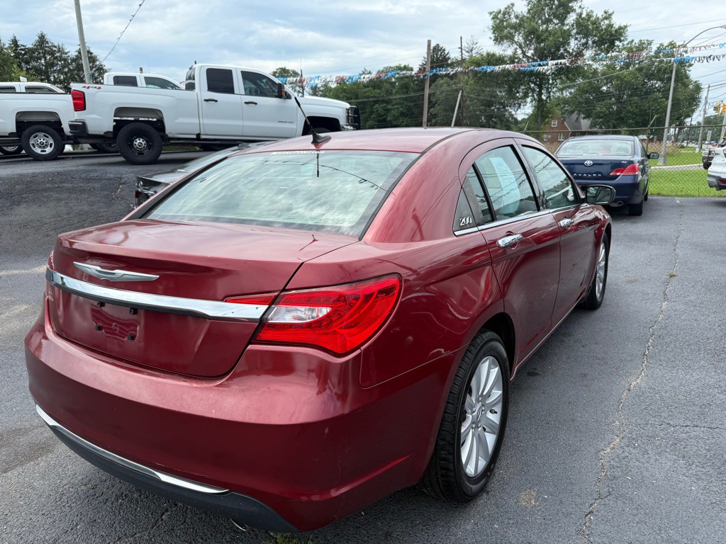 2014 Chrysler 200 Image 3
