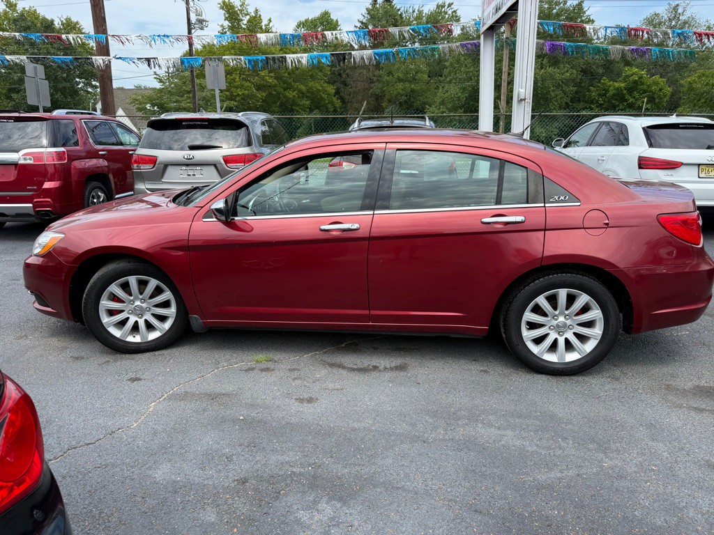 2014 Chrysler 200 Image 9