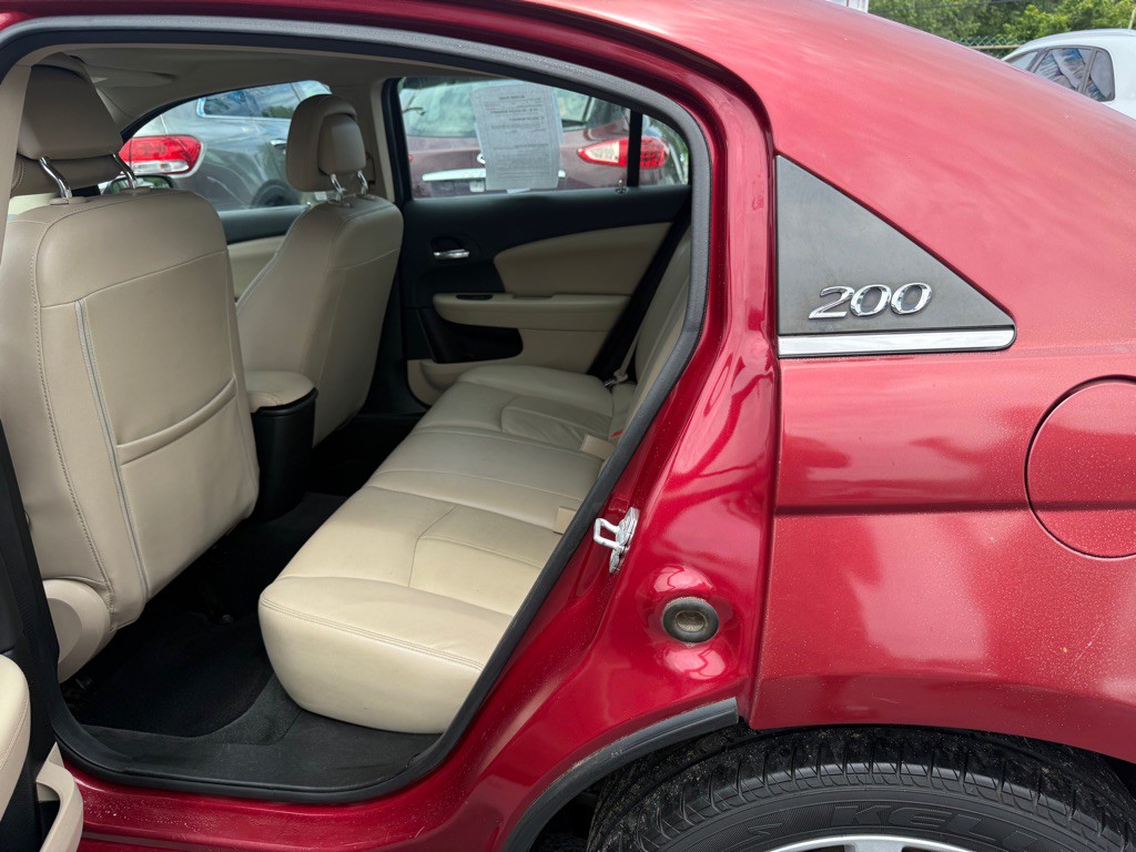 2014 Chrysler 200 Image 11