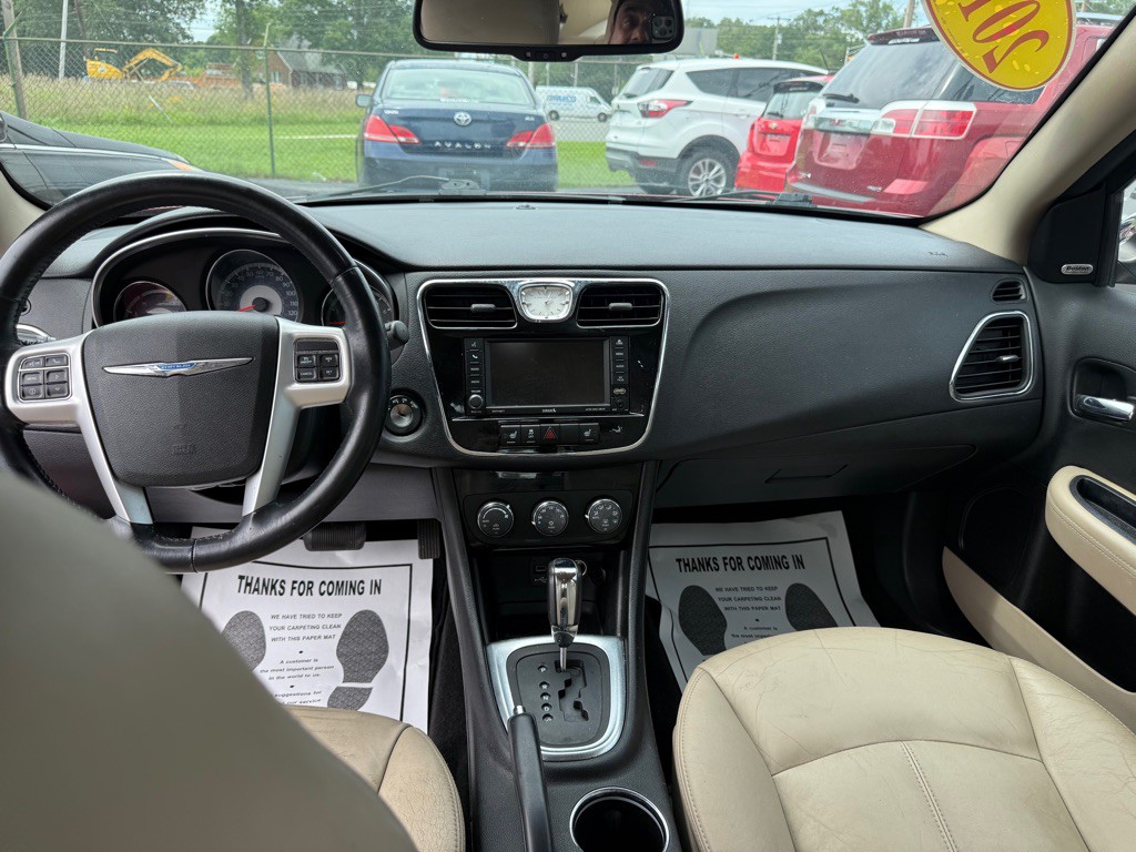 2014 Chrysler 200 Image 12