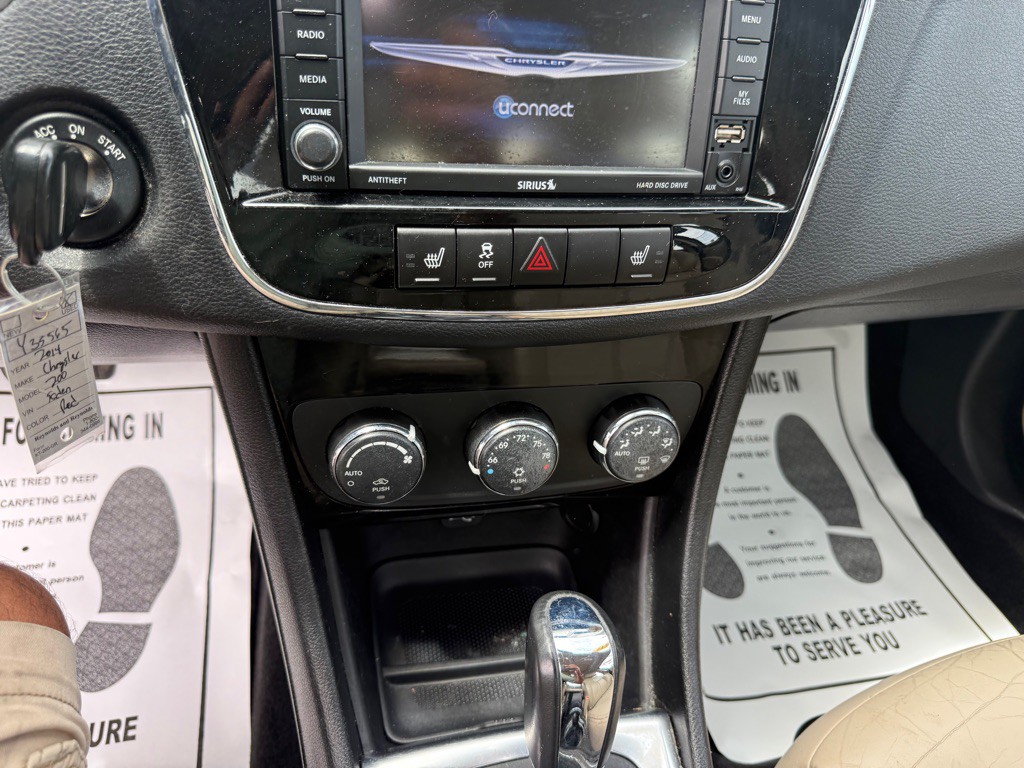 2014 Chrysler 200 Image 16