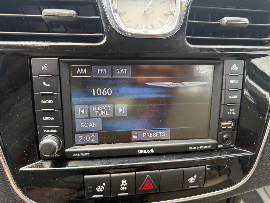 2014 Chrysler 200 Image 21