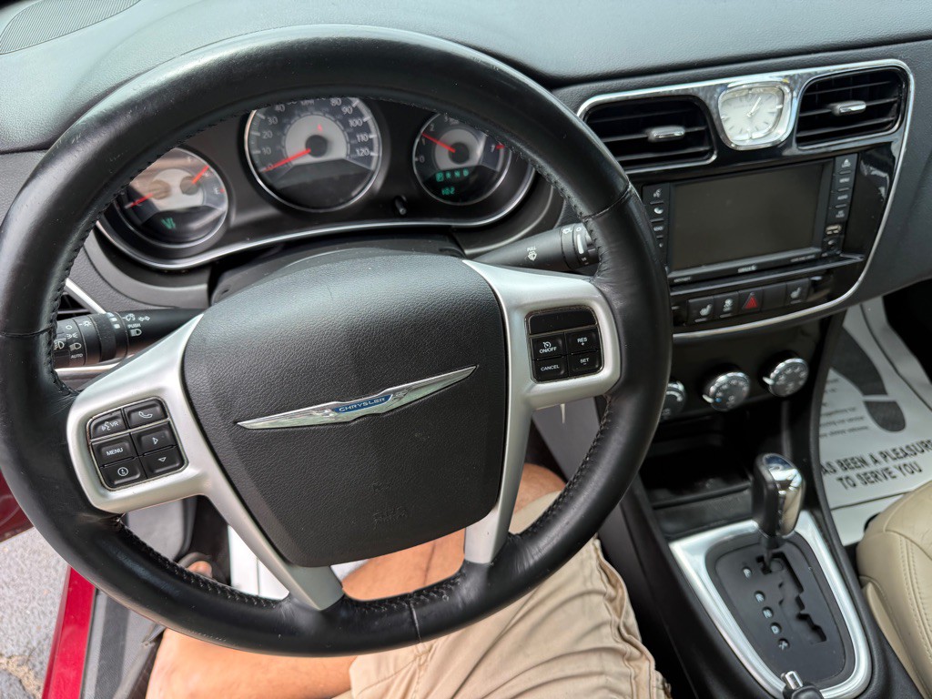 2014 Chrysler 200 Image 22