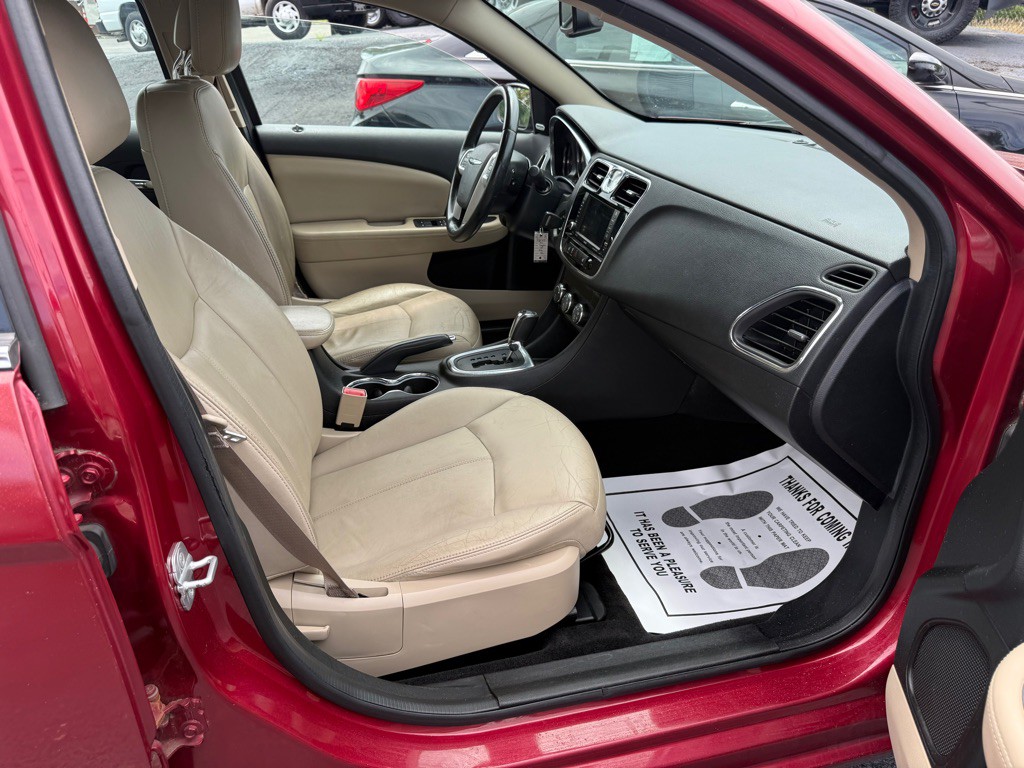 2014 Chrysler 200 Image 23
