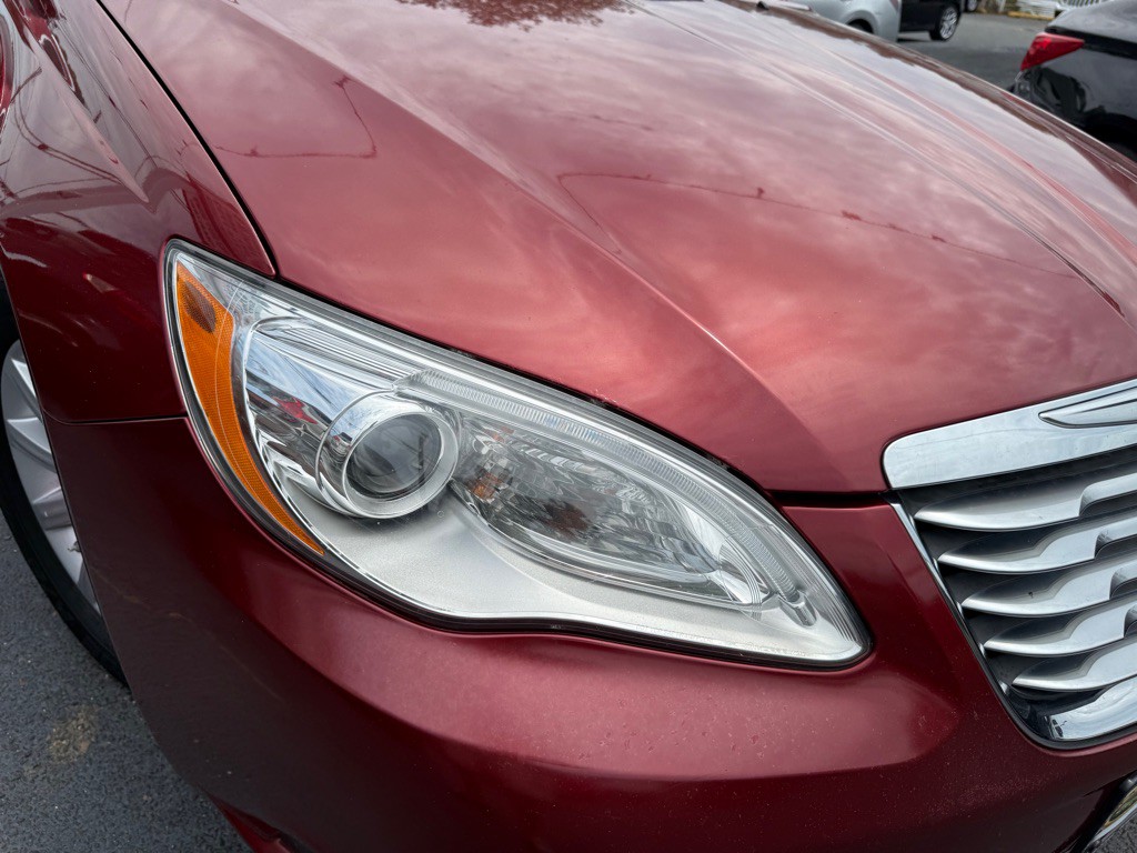 2014 Chrysler 200 Image 24