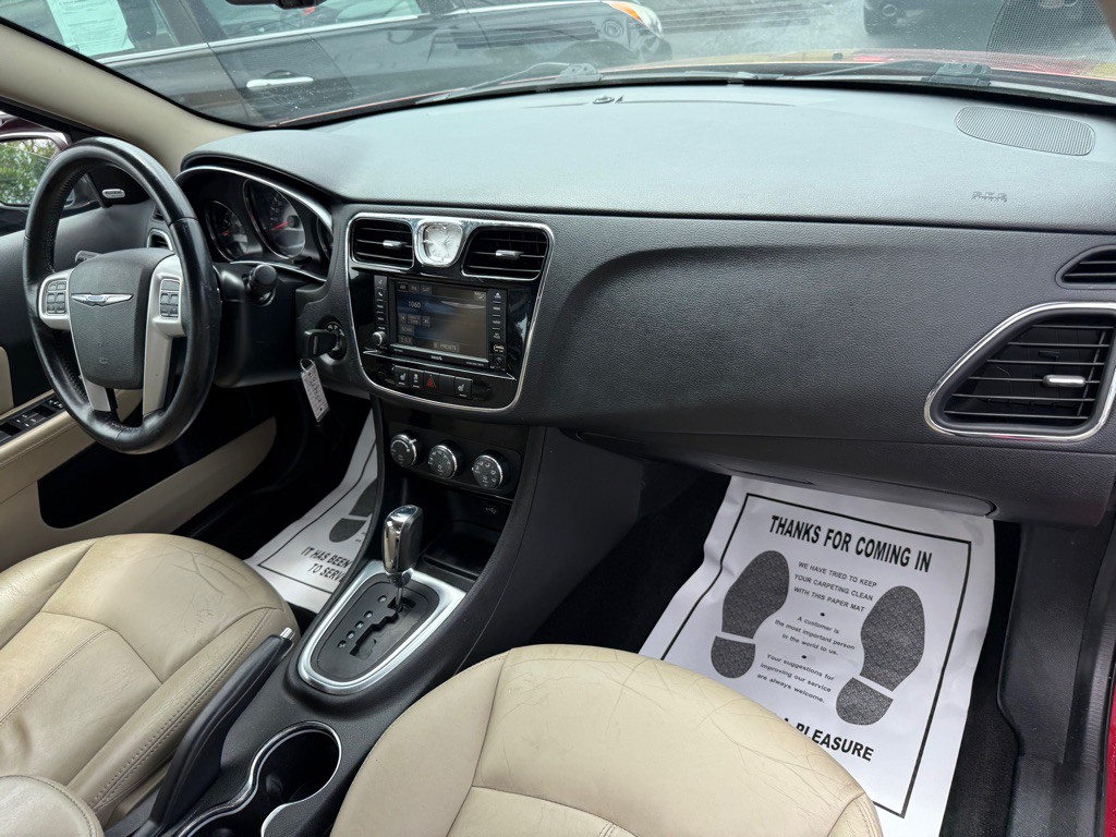 2014 Chrysler 200 Image 26