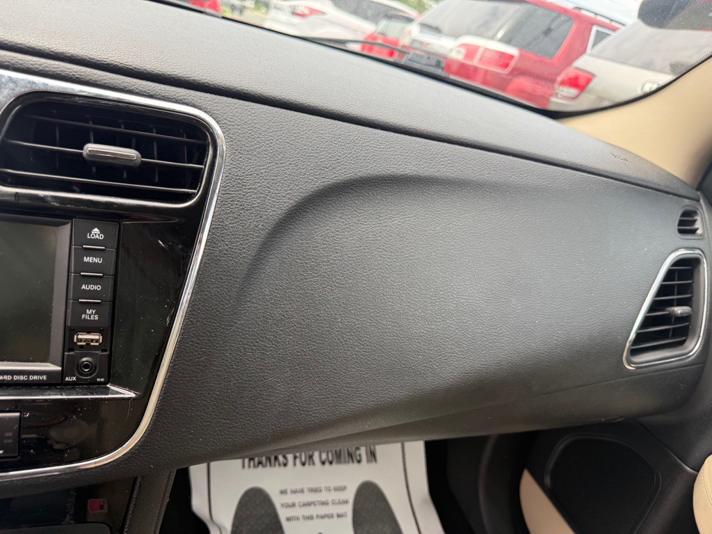2014 Chrysler 200 Image 35