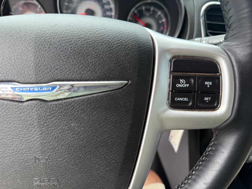 2014 Chrysler 200 Image 36
