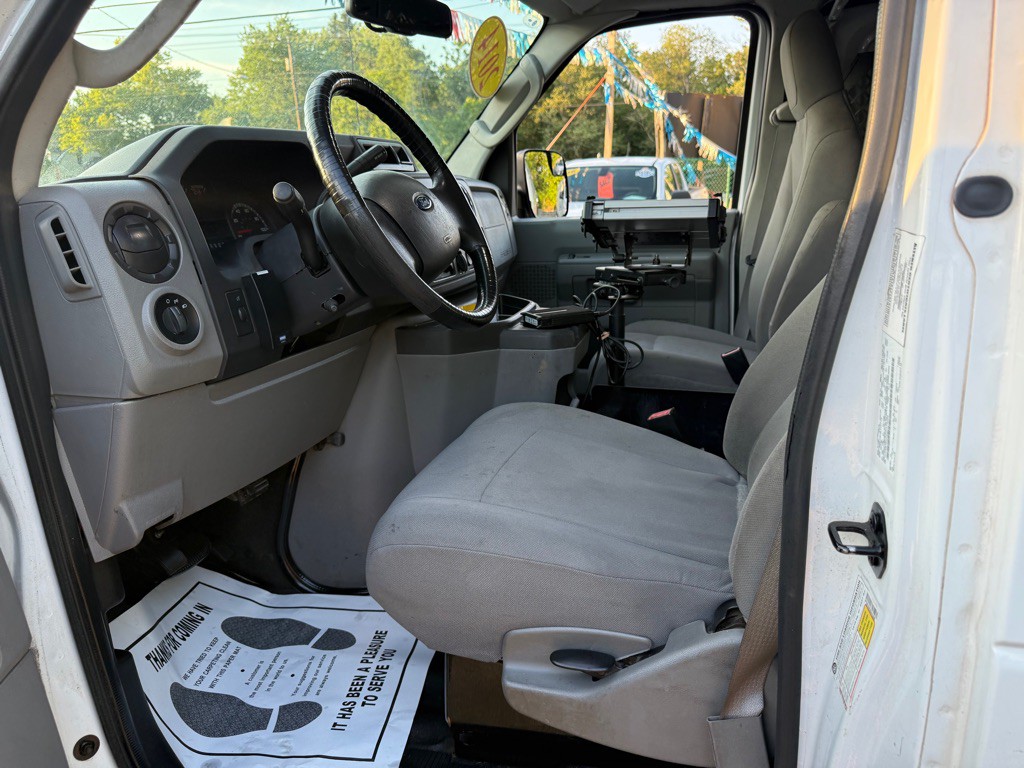 2014 Ford Econoline Image 10