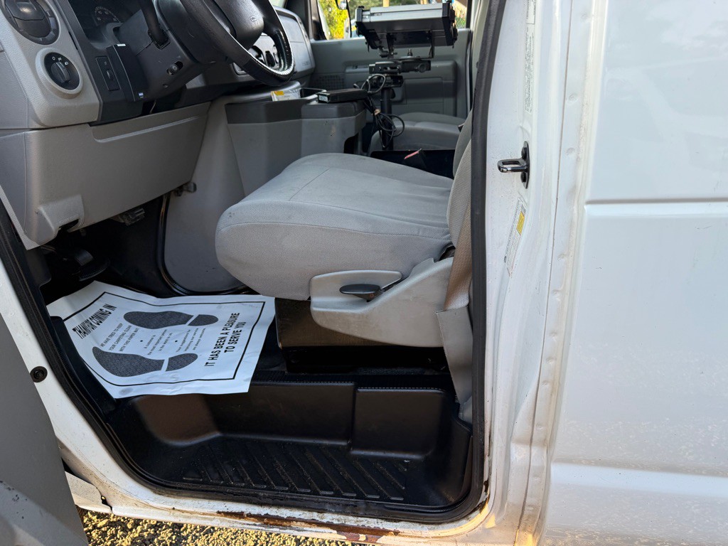 2014 Ford Econoline Image 11
