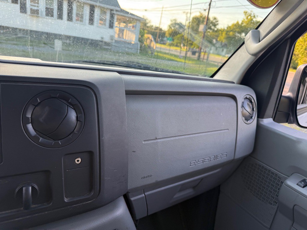 2014 Ford Econoline Image 18