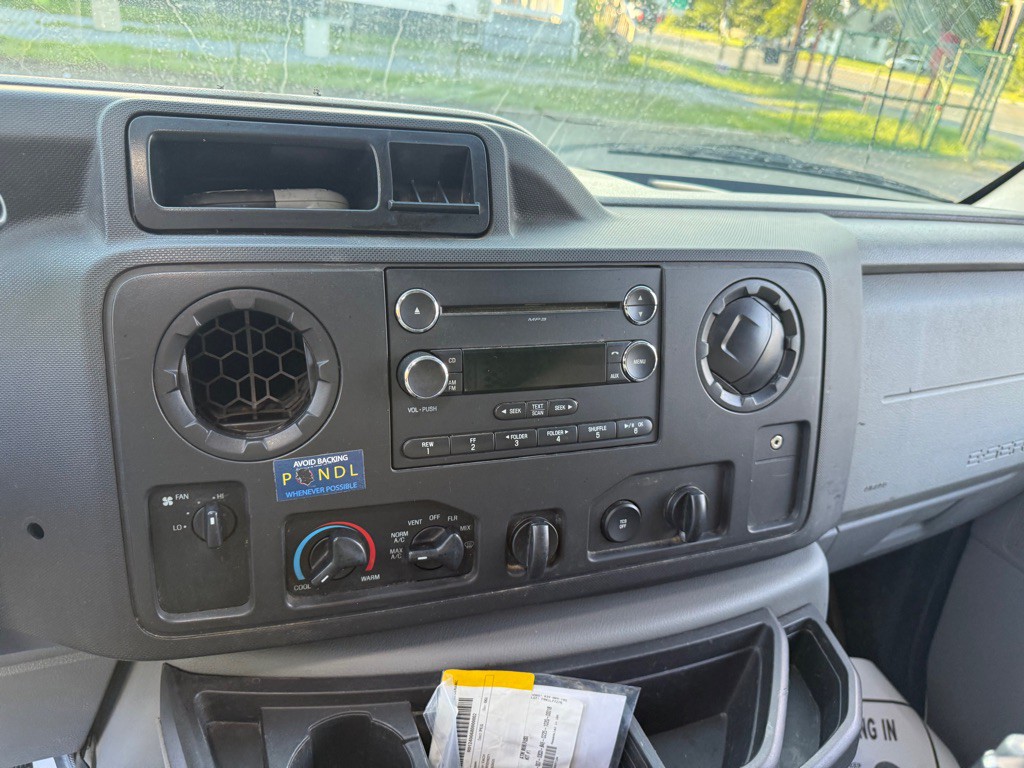 2014 Ford Econoline Image 19