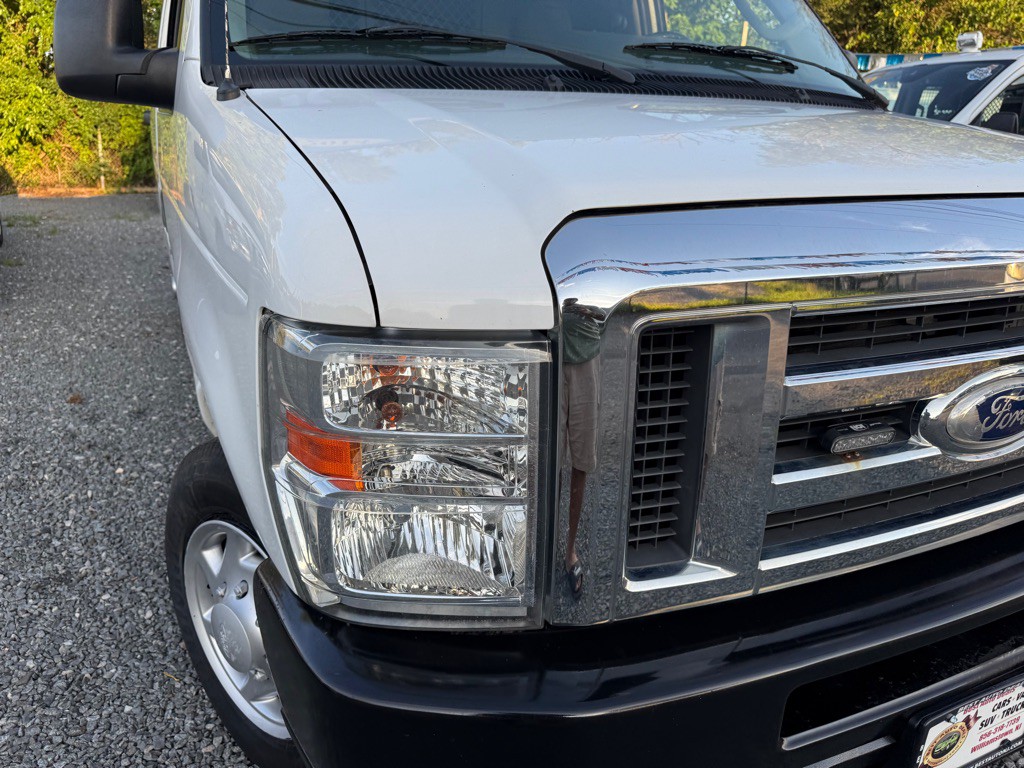 2014 Ford Econoline Image 25