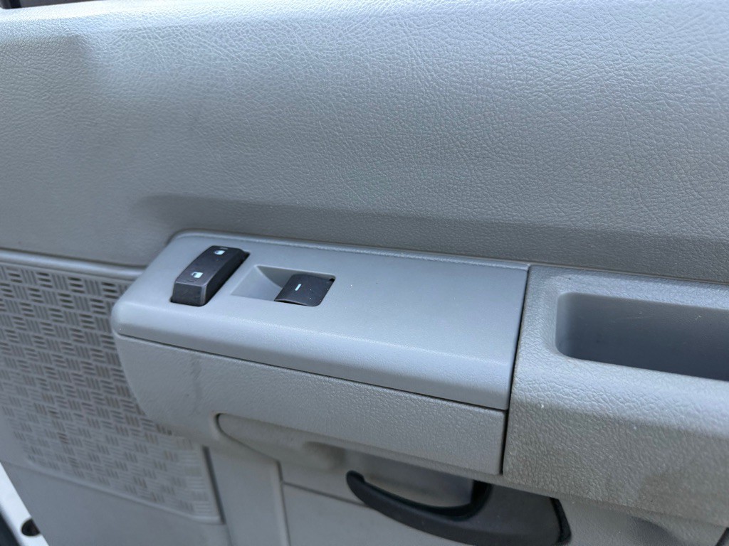 2014 Ford Econoline Image 27