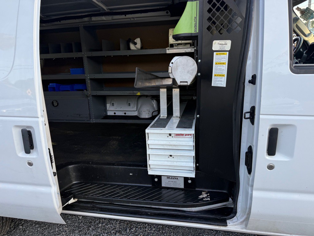 2014 Ford Econoline Image 30