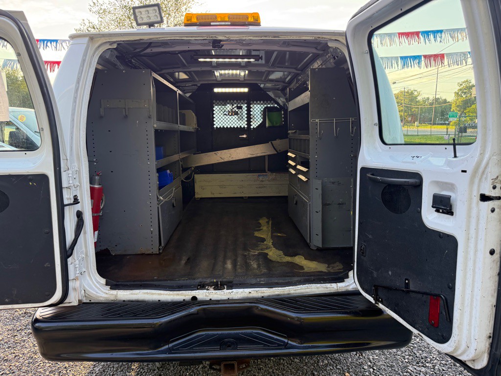 2014 Ford Econoline Image 32