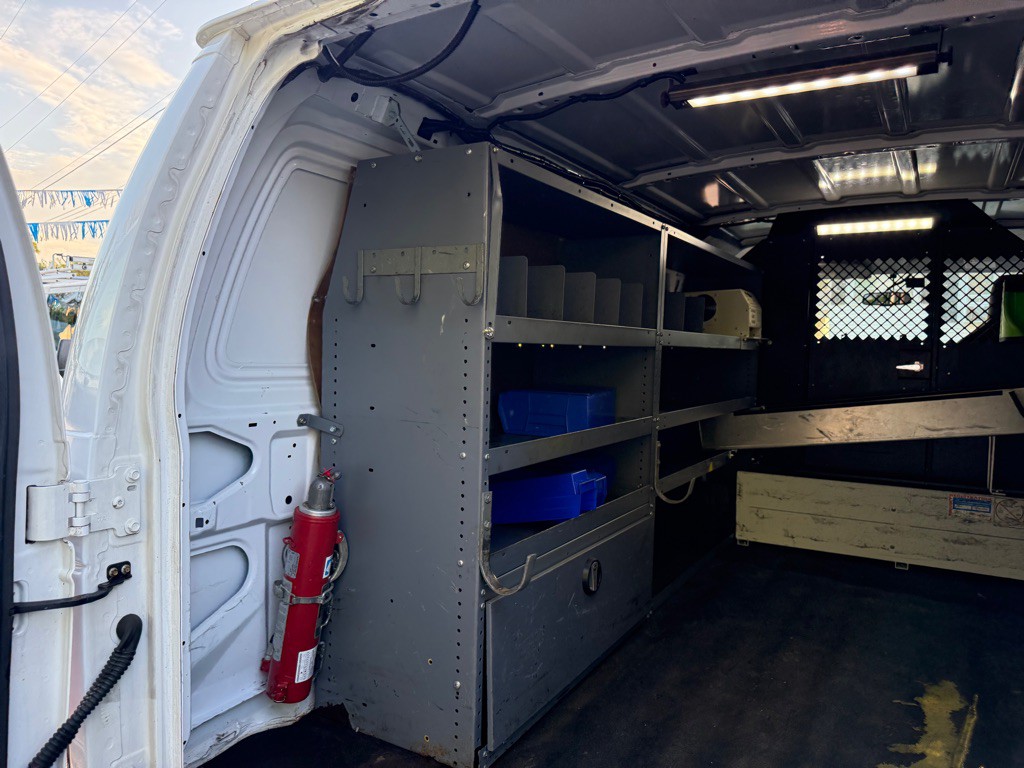 2014 Ford Econoline Image 35