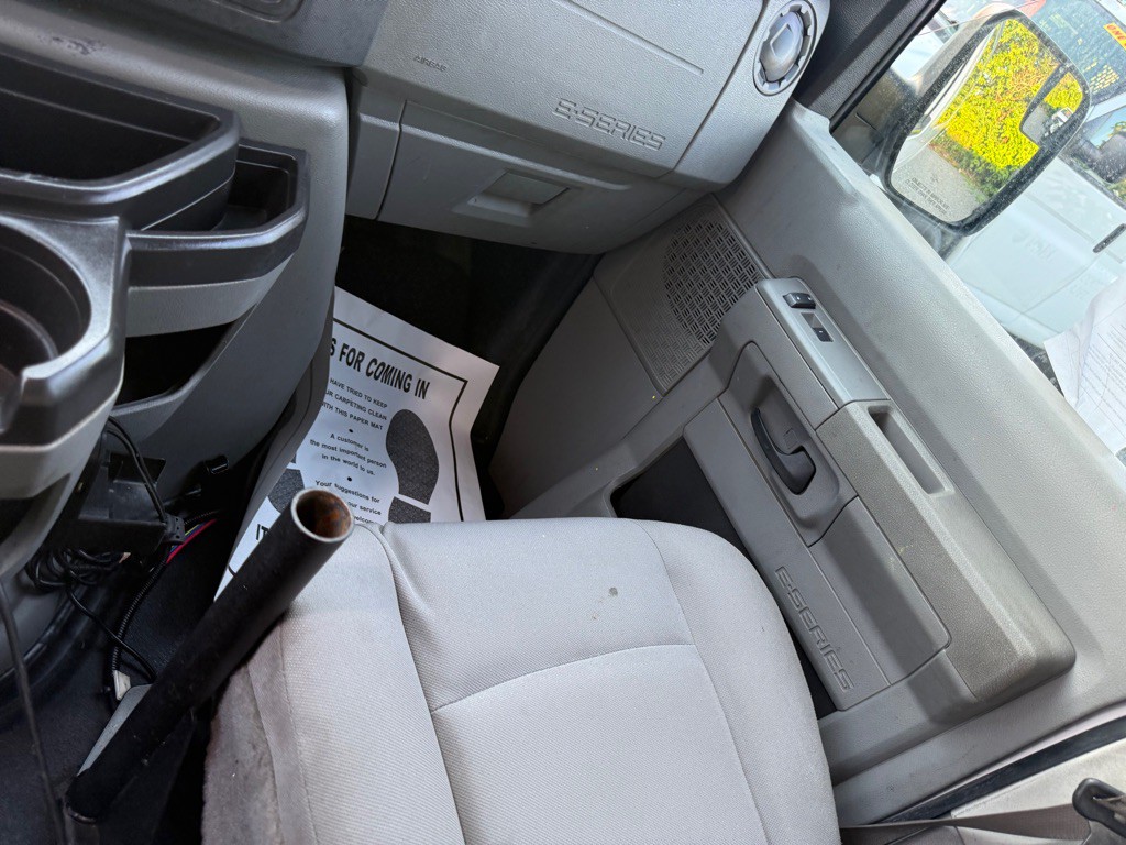 2014 Ford Econoline Image 34