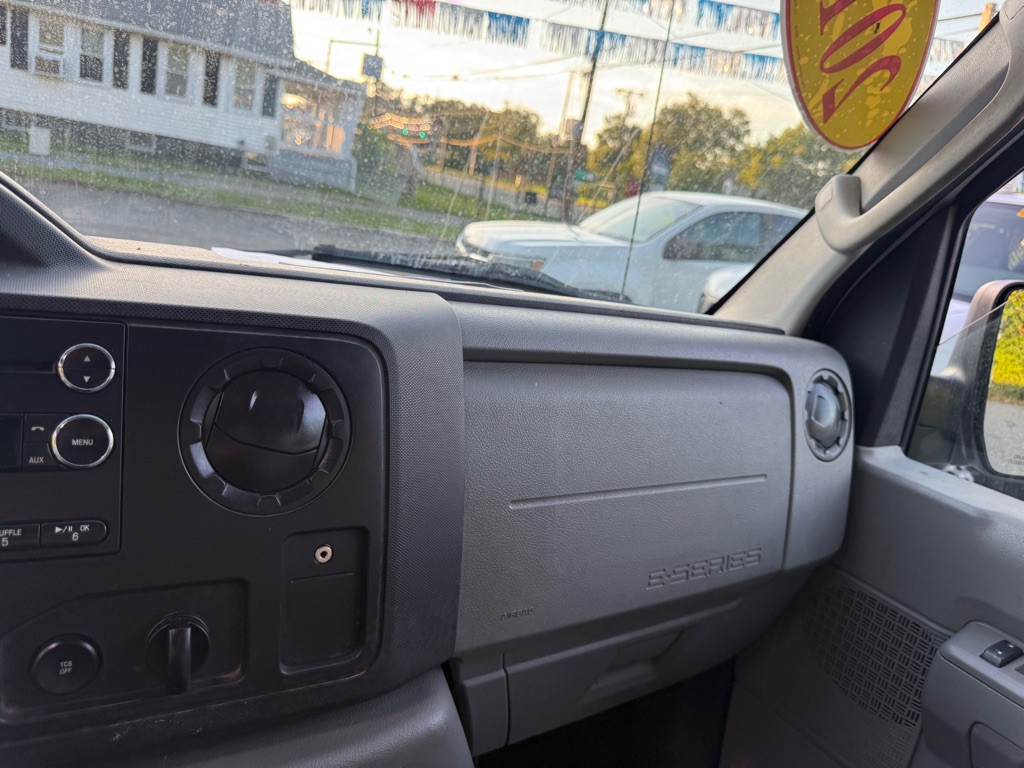 2014 Ford Econoline Image 35