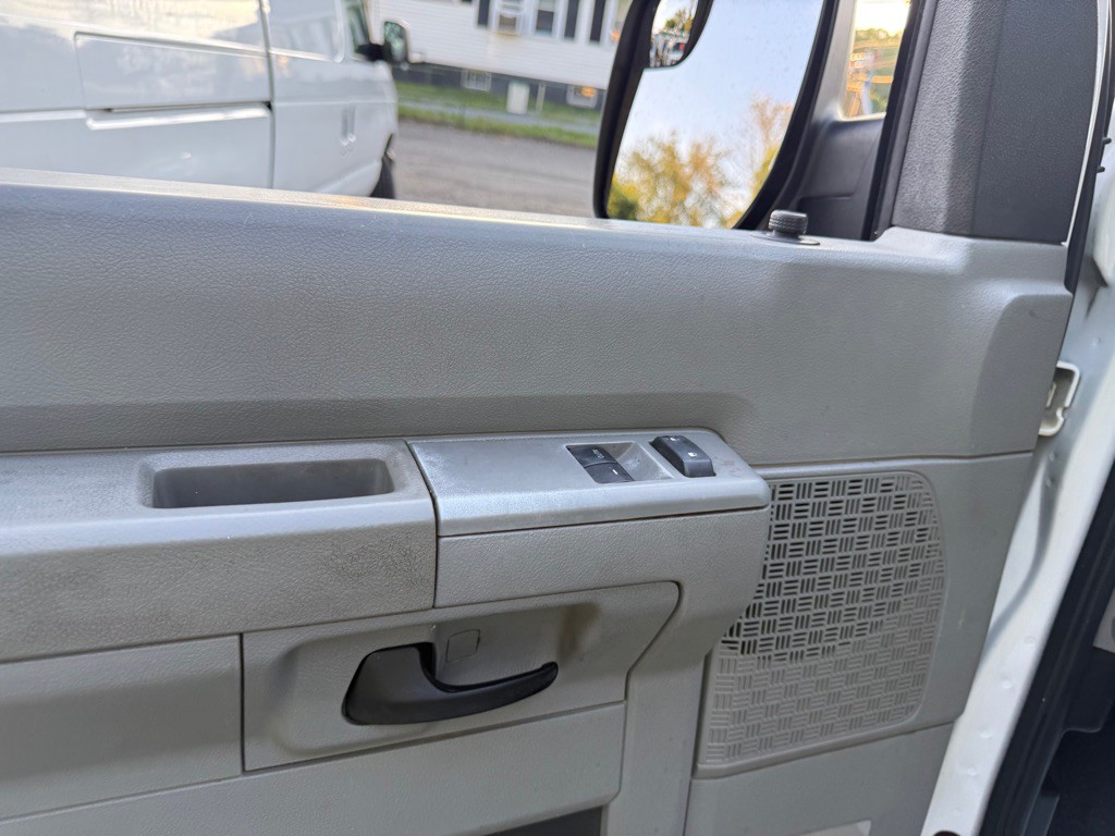 2014 Ford Econoline Image 42