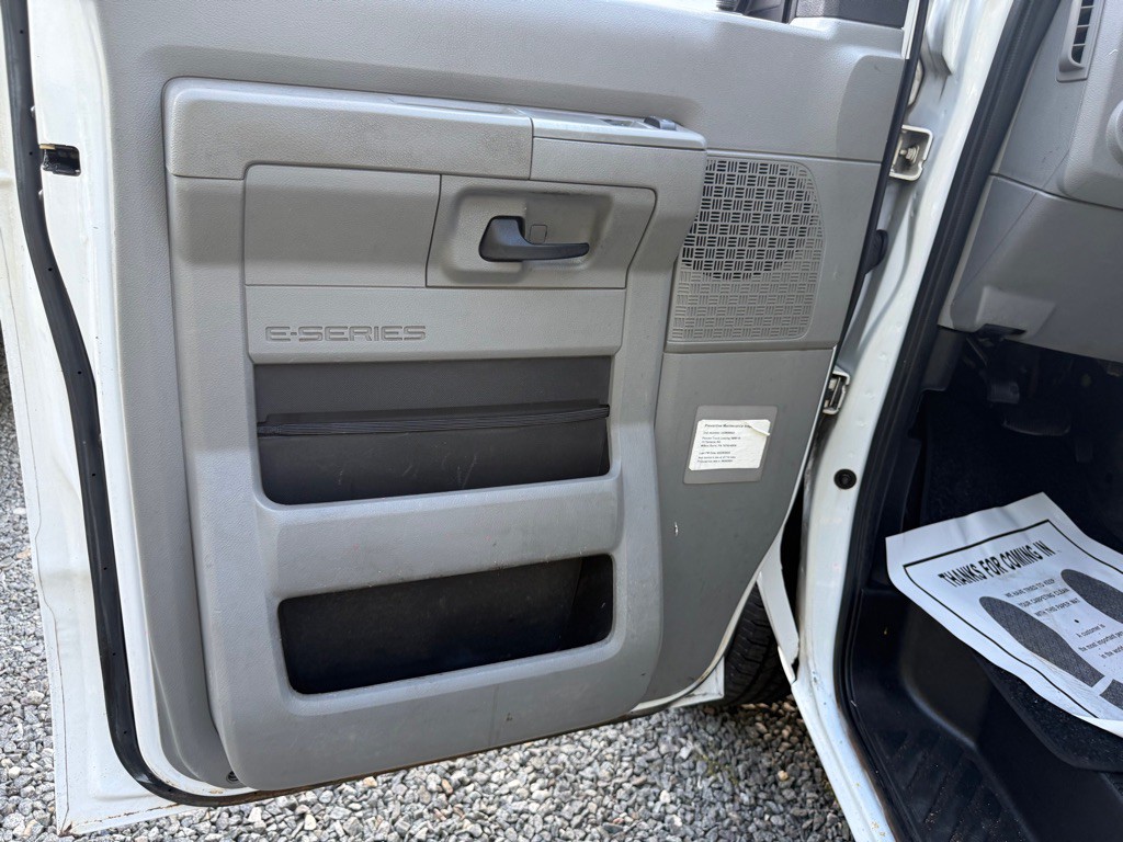 2014 Ford Econoline Image 43