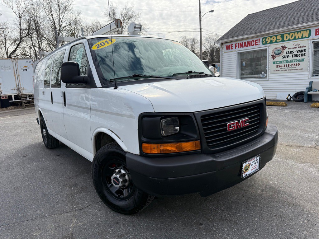 2011 GMC Savana Image 1