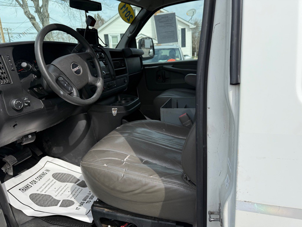 2011 GMC Savana Image 12