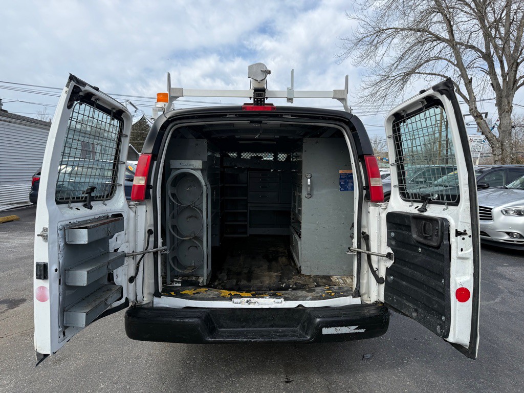 2011 GMC Savana Image 22
