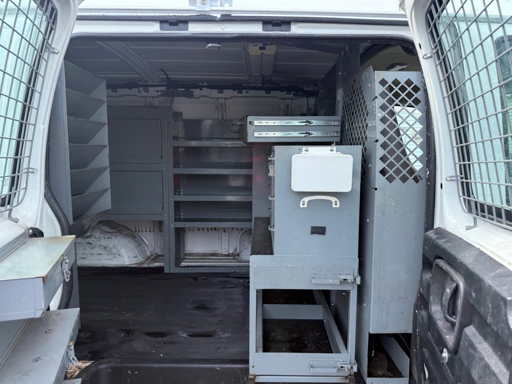 2011 GMC Savana Image 27
